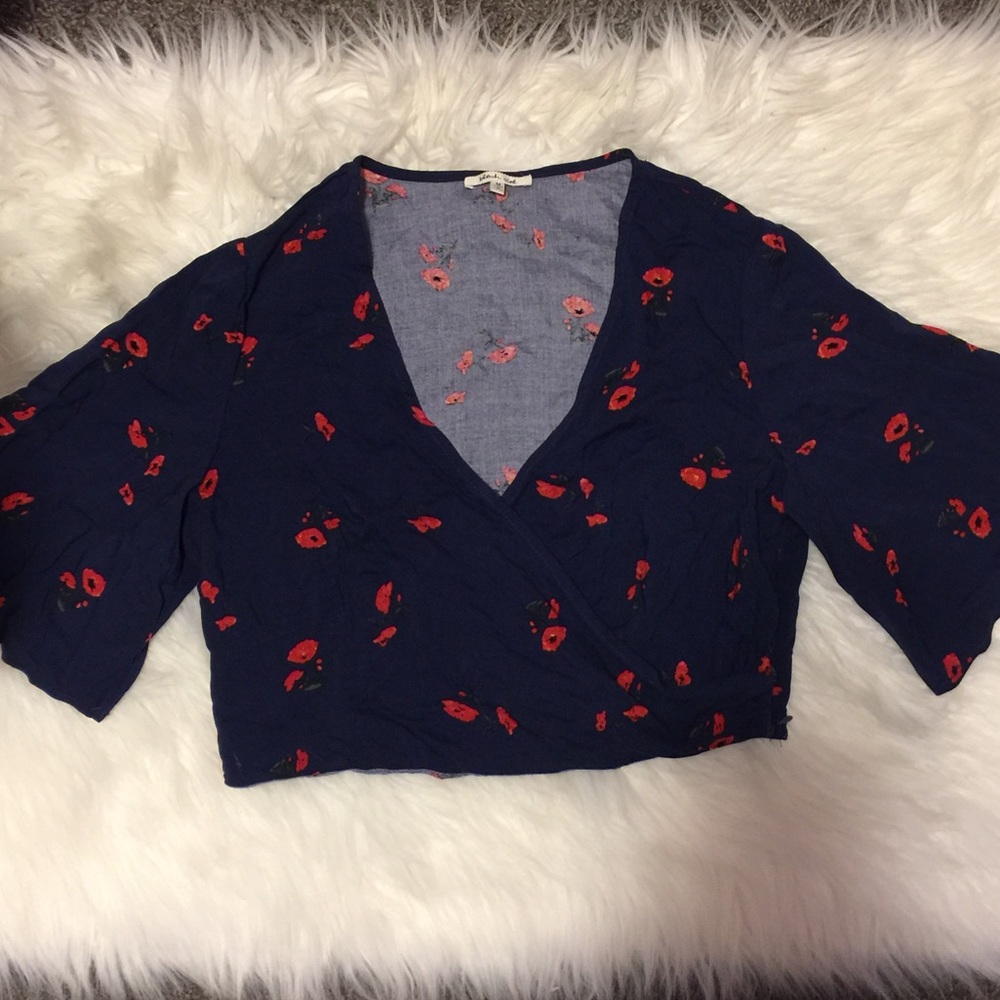 FLORAL BELL SLEEVE CROP TOP